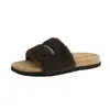 Pantuflas de algodón de lana de cordero con doble hebilla de moda, calzado de exterior otoño/invierno 2026, sandalias de felpa con suela gruesa y puntera abierta, retro y versátiles