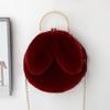 Bolso de peluche para mujer, bandolera portátil de princesa, bolso de peluche de piel sintética, nuevo estilo, bolso con cadena y orejas de conejo a juego.
