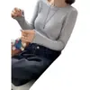 Suéter de base feminino para primavera, outono e inverno 2025, novo top de tricô estiloso e sofisticado com gola redonda e mangas compridas