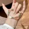 "Bahía Azul Marea Lunar" Pulsera Curva de Tubo de Cristal Blanco Imitación Fresca y Elegante para Mujer, Diseño de Nicho de Lujo Ligero, Joyería de Alta Gama