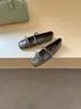 Zapatos cuadrados de ante plano con pajarita para mujer, nuevo estilo 2026, zapatos de retazos para el trabajo