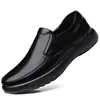 Sapatos Masculinos Novos Sapatos Casuais de Couro Couro Macio Confortáveis Sapatos Casuais Masculinos Sapatos Masculinos da Moda Sapatos Masculinos Britânicos de Cano Baixo