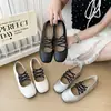 Nuevos y cómodos zapatos Mary Jane de tira cruzada versátiles para mujer, zapatos bajos de suela blanda, estilo retro francés, Verano 2026