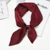 Bufanda cuadrada plisada monocromática de exportación para Corea del Sur para mujer Primavera y Otoño versátil rombo bufanda pequeña profesional bufanda pequeña decorativa bufanda