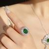 Camellia elegante elegante serie de gemas esmeralda traje para mezclar y combinar diseño hueco de diamantes completos colgante geométrico de gota de agua