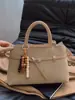 Bolsa de Celebridade da Internet Feminina Outono e Inverno 2025 Fivela de Cinto de Camurça Fosca Retrô Bolsa de Mão com Alça de Ombro Bolsa Tote Versão Coreana