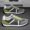 Zapatos transpirables de suela blanda para hombre, zapatillas deportivas de moda versión coreana 2026 para hombre, zapatos planos al por mayor transfronterizos