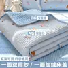 Conjunto de cama de três peças Classe A com um lado feito de gaze de dupla camada e o outro de veludo para bebê, estilo lençol único, inclui uma manta, protetor de colchão e colchonete