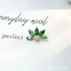 Pendientes de Titanio F-136 Aleación de Titanio Circonia Flor de Loto G23 Titanio Rosca Interna Circonia Labret Piercing Joyería Cabeza