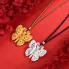 Collar con Colgante de Mariposa Calado de Filigrana Dorada Antigua Estilo Nacional Más Vendido para Suéter de Mujer Colgante al por Mayor