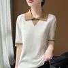 Foto Real del Producto en Stock: Nueva Camiseta de Manga Corta con Diseño Coreano Color Block y Cuello, Tejido de Seda Helada para Mujer