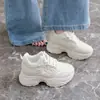 Zapatillas deportivas, zapatos de plataforma, zapatos de papá para aumentar la altura de estudiantes, nuevos zapatos casuales de moda coreana de suela gruesa para otoño para mujer