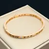 Pulsera de Acero de Titanio, Pulsera de Palabras Romanas de Moda y Personalizada, No se Desvanece, Accesorios de Pulsera Sencillos Coreanos para Mujer, Estilo Europeo y Americano para Hombre