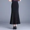 Saia elegante bodycon de cauda de peixe com retalhos de renda da moda para mulheres, nova saia versátil de comprimento médio estilo coreano para primavera e outono de 2026