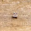 Pendientes de Titanio F136 Color Oro 3 mm Pétalo de Trébol de Cuatro Hojas G23 Titanio Rosca Interna Circonita Labio Stud Piercing en Lengua Joyería