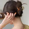 Grampo de Tubarão Geométrico Oval de Liga de Metal Estilo Coreano Verão 2025 Grampo de Cabelo Feminino Acessório de Cabelo Fresco Doce