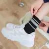 Calcetines nuevos otoño e invierno tres rayas calcetines deportivos rayados calcetines para mujer boca dorada y plateada calcetines de algodón hasta la mitad de la pantorrilla para mujer al por mayor