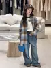 Conjunto de tres piezas para niñas mayores: camisa a cuadros 2026 otoño, camiseta de manga larga y jeans