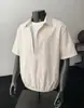 Nova Moda Estilo Old Money Camisa Polo Urbana Top com Abertura Frontal Parcial para Homens, Marca Japonesa Tendência de Verão com Barra Elástica Mangas Curtas para Homens e Mulheres