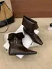 Botas femininas curtas estilo coreano com fivela de cinto e bico quadrado, modelo inverno 2026, botas finas que aumentam a altura, cano reversível, botas de motociclista cool e estilosas, botas de cano médio