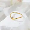 Anillo de acero de titanio con un solo diamante y personalidad de diseño de moda japonesa y coreana, ligero y de lujo, popular, para mujer, venta al por mayor, combina con todo
