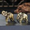 Pequeños adornos de elefante de cobre macizo, elefante de la suerte de tamaño pequeño, piezas de bronce antiguo tallado en cobre, elefante de la fortuna, venta al por mayor de fábrica