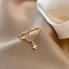 Anillo Abierto de Moda Ins-Style de Lujo Ligero Inspirado en Influencers para Mujer, Directo del Fabricante, con Sentido del Diseño y Tamaño Ajustable