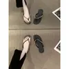 Sandalias Negras Retro de Nicho Zapatos Planos Franceses para Mujer 2025 Nuevo Estilo Chanclas de Dedo con Tira y Pedrería para Uso Exterior