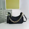 Bolsa de Ombro com Corrente Mk para Mulheres 2025 Nova Tendência Francesa de Luxo Nicho Bolsa Lua Ombro Único Meia-Lua Transversal