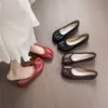 Zapatos de nicho para mujer con dedos separados, de suela plana, nuevo estilo de otoño, zapatos tabi de herradura, bailarinas de cuero suave, sin cordones, zapatos de un solo color de boca poco profunda