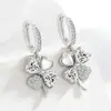 Nuevos pendientes de moda de trébol de cuatro hojas con diamantes para mujer, pendientes versátiles de circón exquisitos, pendientes de temperamento de alta gama, venta al por mayor