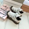 Zapatos Infantiles 2025 Primavera y Verano Estilo Nuevo Malla Transpirable Hebilla Giratoria Zapatos Deportivos para Niños y Niñas, Zapatos de Papá, Zapatos de Marco Versátiles