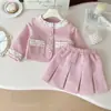 Conjunto de Duas Peças Cardigan Jaqueta + Saia Estilo Pequeno Chanel para Meninas Primavera e Outono 2026 Jaqueta Elegante para Bebê e Saia Curta