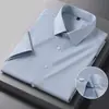 Camisa Seda de Amora Listrada Xadrez Manga Curta Top Sem Costura Antirrugas Luxo Leve Casual de Negócios Estilo Masculino Camisa Versátil