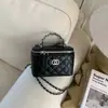 Bolsos de Diseño de Nicho con Bordados de Moda 2025 Nuevo Modelo Bolso de Mano para Mujer Verano Versátil Bolso Cruzado con Cadena Bolso Cuadrado Pequeño