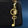 Colgante Llavero Personalizado Nuevo Vintage Dorado y Plateado, Colgante de Metal de Moda para Bolso, Venta al por Mayor Directamente del Fabricante