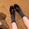 Mocassins Slip-On de Couro Espesso Estilo Britânico Retrô para Mulheres, Novo Modelo 2025, Design de Moeda Dourada Pequena, Sapatos Preguiçosos de Couro com Salto Grosso