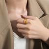 Anillo de pareja retro barroco anillo abierto hueco acero de titanio oro de 18K anillo de temperamento nicho que no se desvanece femenino