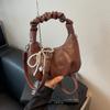 Este ano, a popular bolsa pequena feminina 2024, nova bolsa mensageiro para outono e inverno, bolsa de bolinho portátil plissada