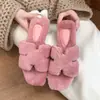 Chinelos Peludos Chinelos Europeus e Americanos Modernos Casuais para Usar ao Ar Livre Outono e Inverno Chinelos Novos de Pelúcia com Solado Plano para Casa e Uso ao Ar Livre