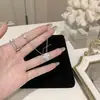 Colar Brilhante de Trevo de Quatro Folhas para Mulheres, Estilo de Nicho de Luxo Leve de Alta Qualidade, Corrente Deslumbrante para Clavícula, Acessório de Presente de Aniversário, Colar da Moda