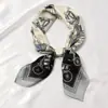 Pañuelo de seda pequeño cuadrado para mujer, pañuelo para la cabeza de verano, banda para el cabello, protección para el cuello de primavera y otoño, pañuelo pequeño profesional, moda versátil, bufanda de estilo occidental para mujer