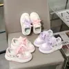 Zapatillas infantiles, zapatillas deportivas para niñas, nuevos zapatos casuales de dibujos animados versión coreana para primavera y otoño, zapatillas de correr ligeras antideslizantes para niñas