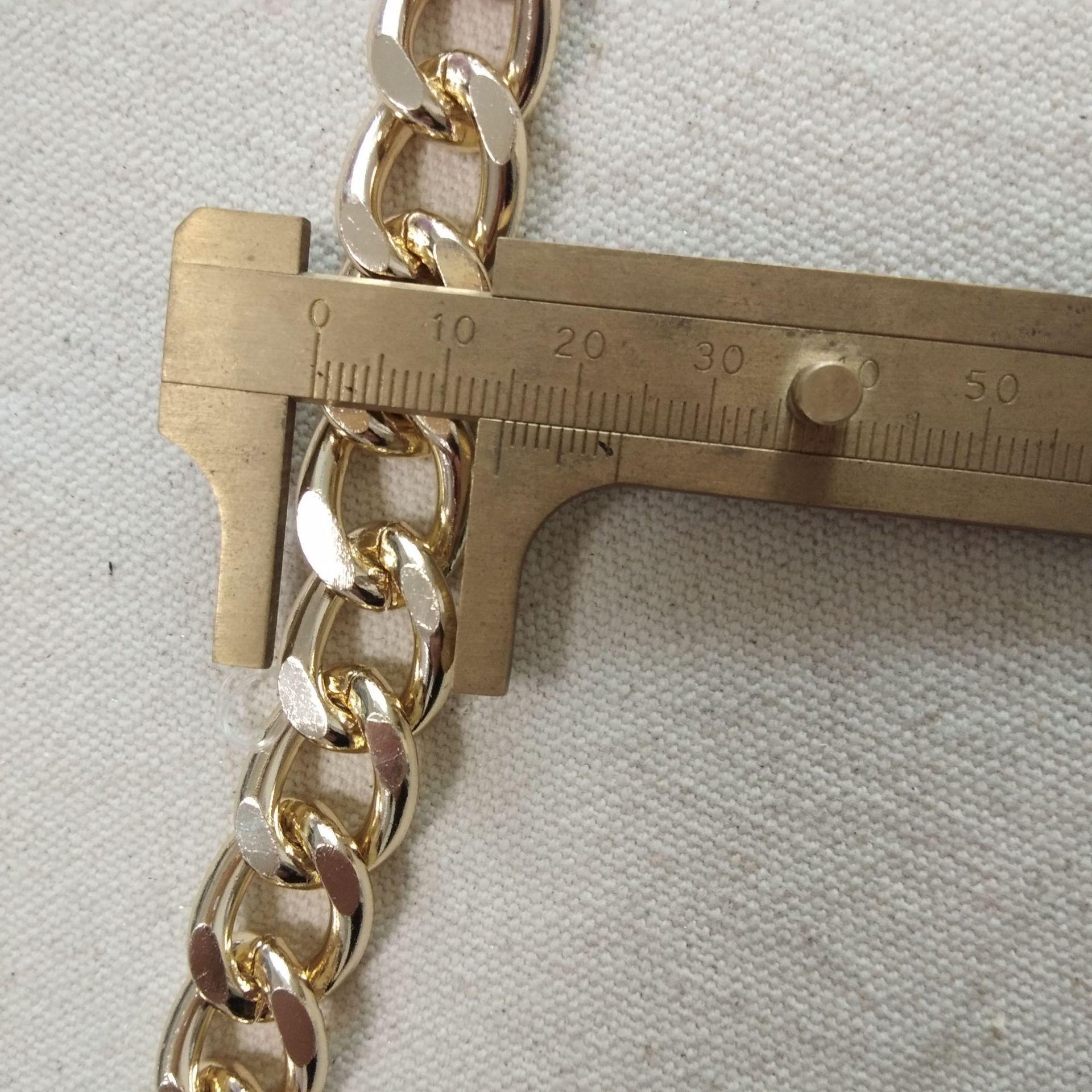 12579369887_766811915