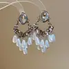 Pendientes Vintage de Plata con Perlas Ovaladas Incrustadas de Diamantes, Pendientes Elegantes de Estilo Retro con un Toque de Lujo