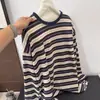 Nuevo estilo coreano de moda para principios de otoño de 2026, camiseta de manga larga a rayas con cuello redondo para mujer, holgada y favorecedora, top versátil, retro moderno