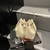 Bolsos Populares de Moda Transfronterizos para Mujer 2025 Nuevo Nicho Cadena Cruzado Pequeño Bolso de Mano Bolso Cubo Plegado