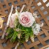 Huiyue Rose Lo Nova Mulher Manuscrita Simulação Flor Design Casamento Segurando Buquê de Flores Decoração de Parede Pendurado Transfronteiriço CF01361A