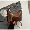 Bolsa de Mão Pequena Trançada Fashion para Mulheres 2026 Nova Bolsa de Ombro Transversal Versátil Vintage de Alto Padrão para o Dia a Dia Tendência