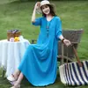 Vestido de algodão e seda brilhante e estiloso para viagem a Yunnan no início do verão de 2026, vestido de praia popular deste ano para mães, vestido longo esvoaçante